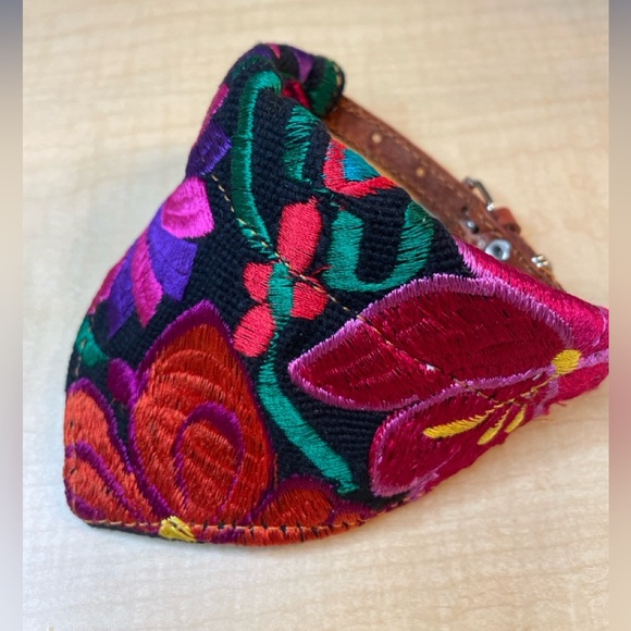 Vibrant floral Embroidered Dog Collar with leather strap – Size XS NEW - Picture 5 of 6